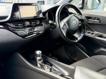 Used Toyota C-HR 2018 for sale - 79256236: Photo