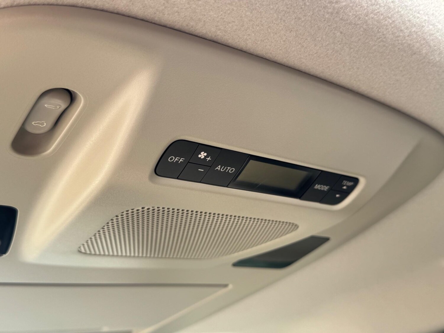 Used Nissan Elgrand 2025 for sale - 78058866: Photo 37