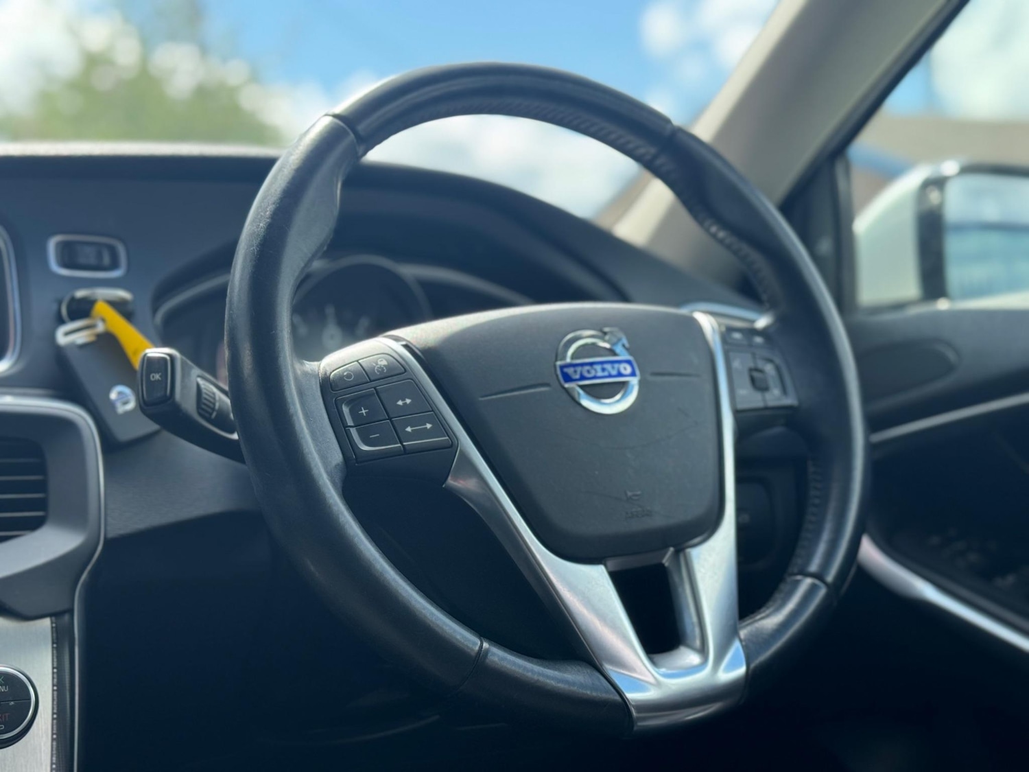 Used Volvo V40 for sale - 77238307: Photo 17