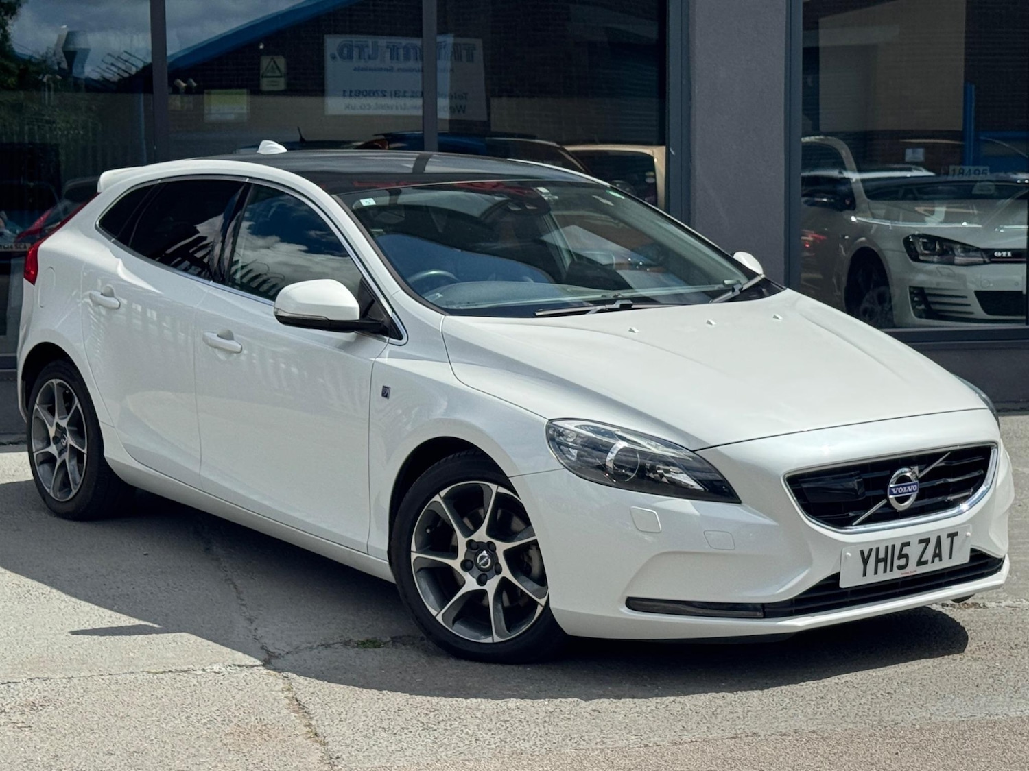 Used Volvo V40 for sale - 77238307: Photo 2