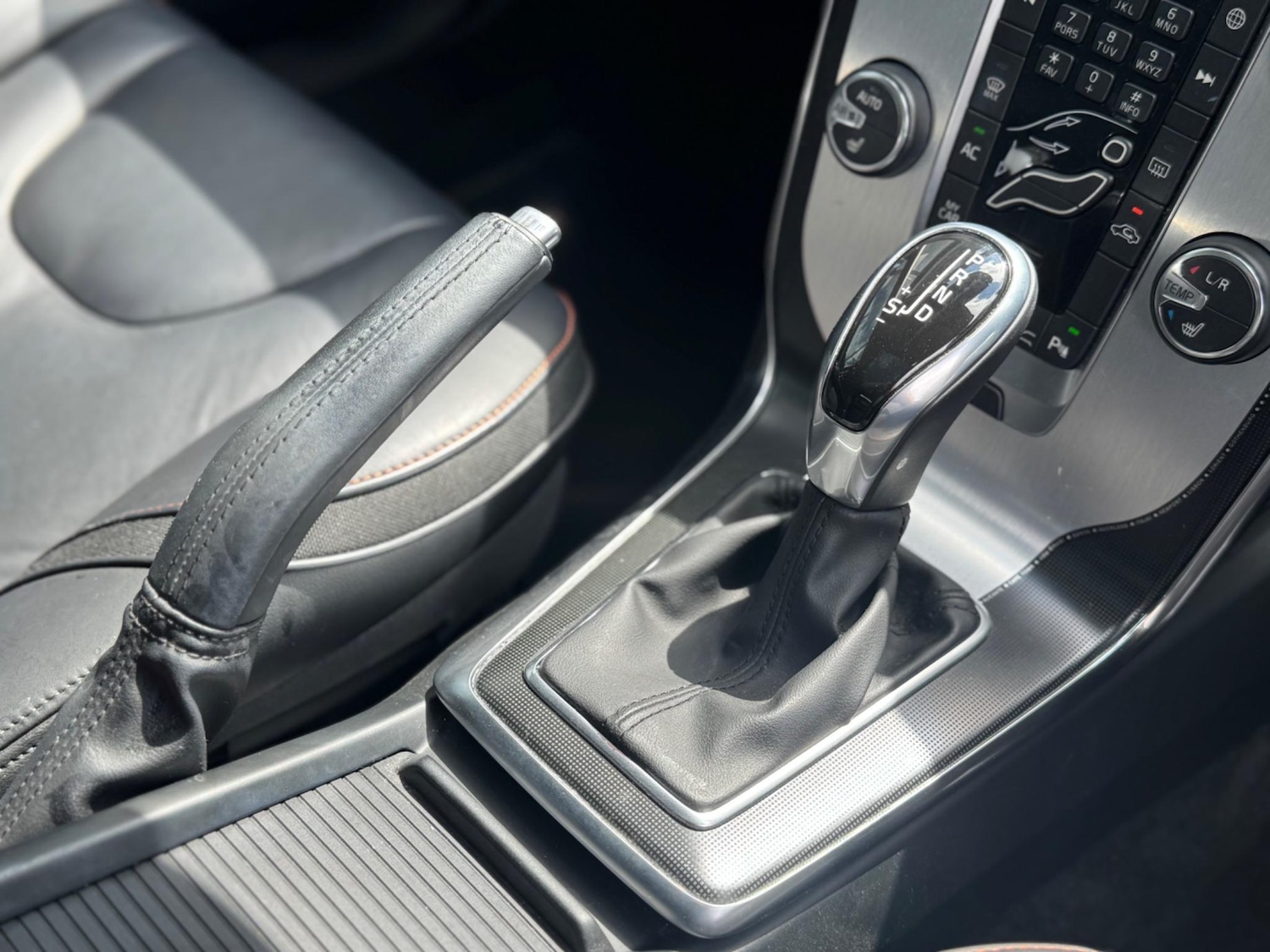 Used Volvo V40 for sale - 77238307: Photo 24