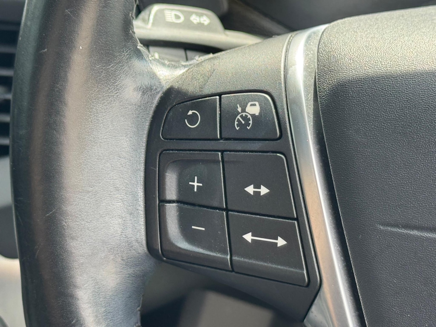 Used Volvo V40 for sale - 77238307: Photo 30