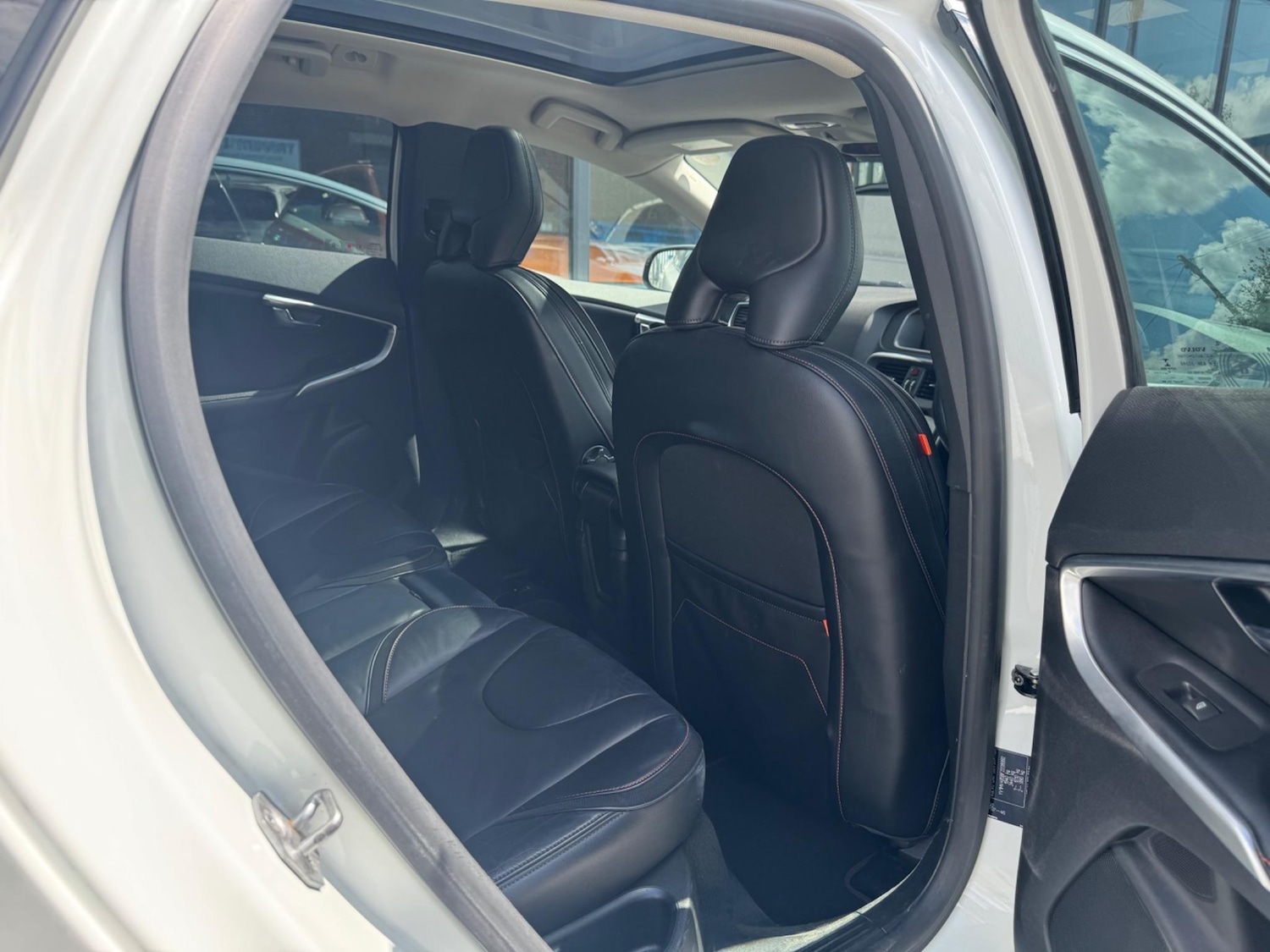 Used Volvo V40 for sale - 77238307: Photo 38