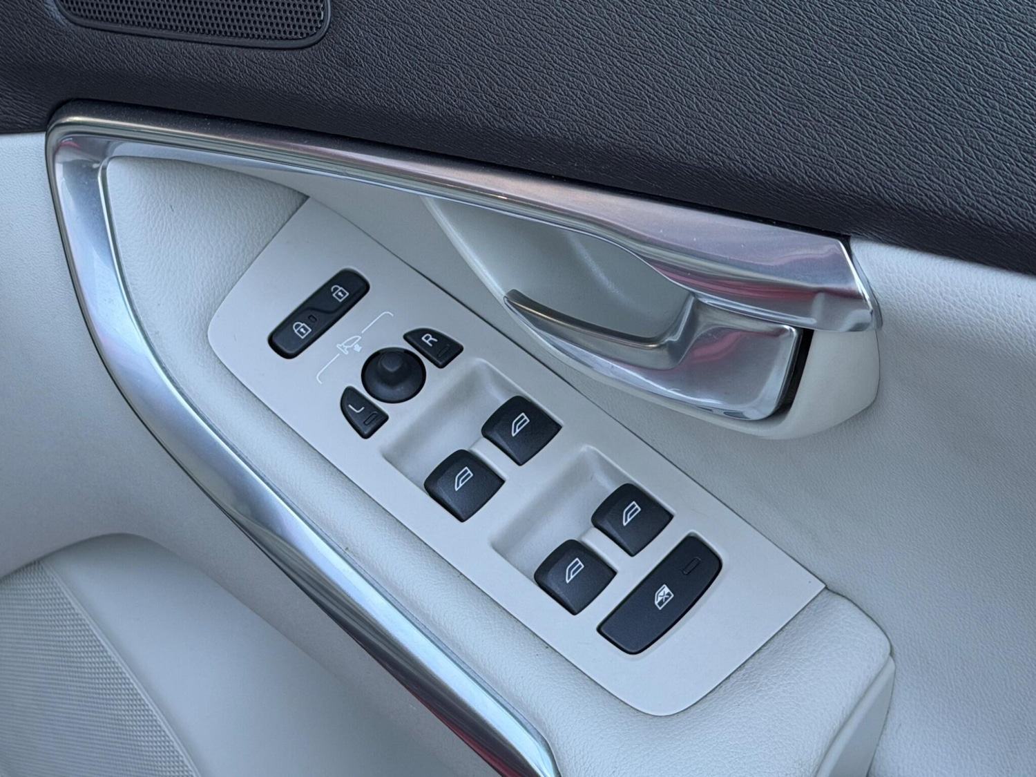 Used Volvo V40 for sale - 77315455: Photo 17