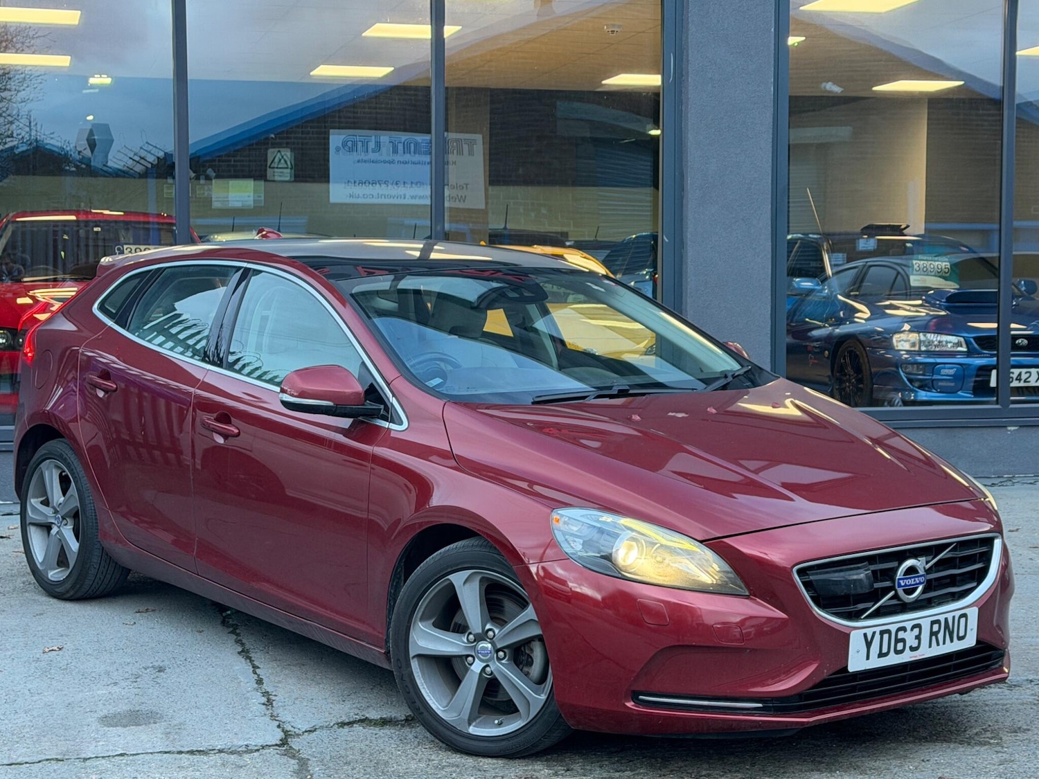Used Volvo V40 for sale - 77315455: Photo 2