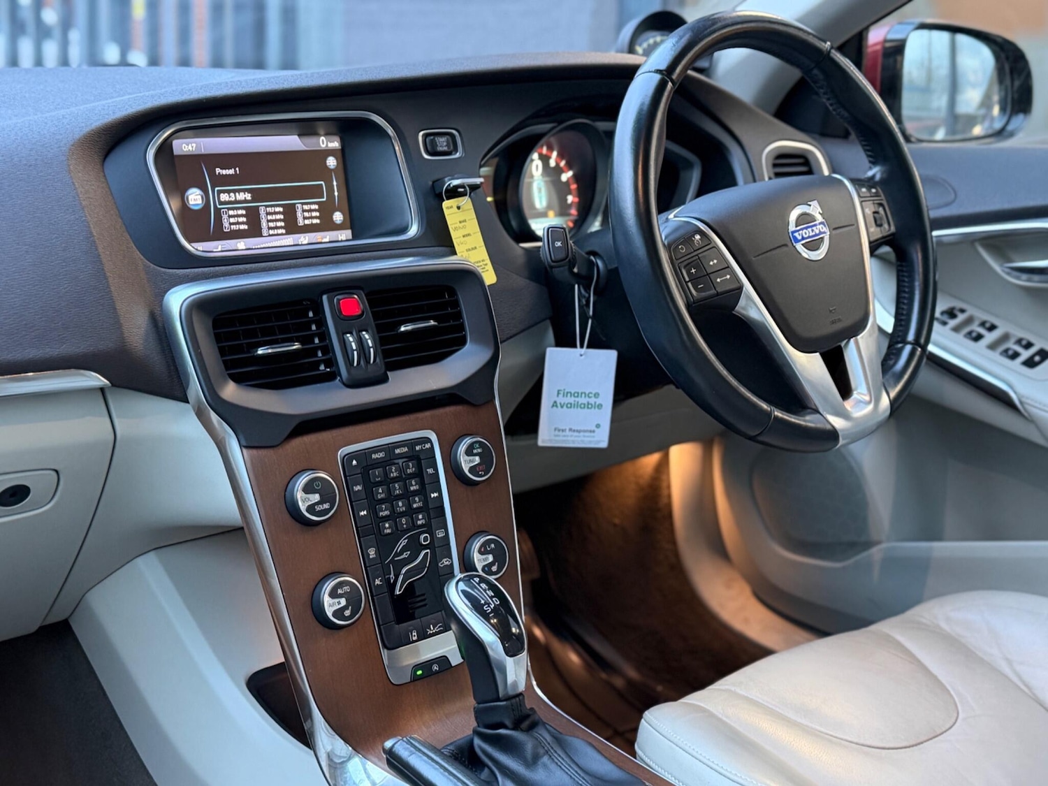 Used Volvo V40 for sale - 77315455: Photo 3