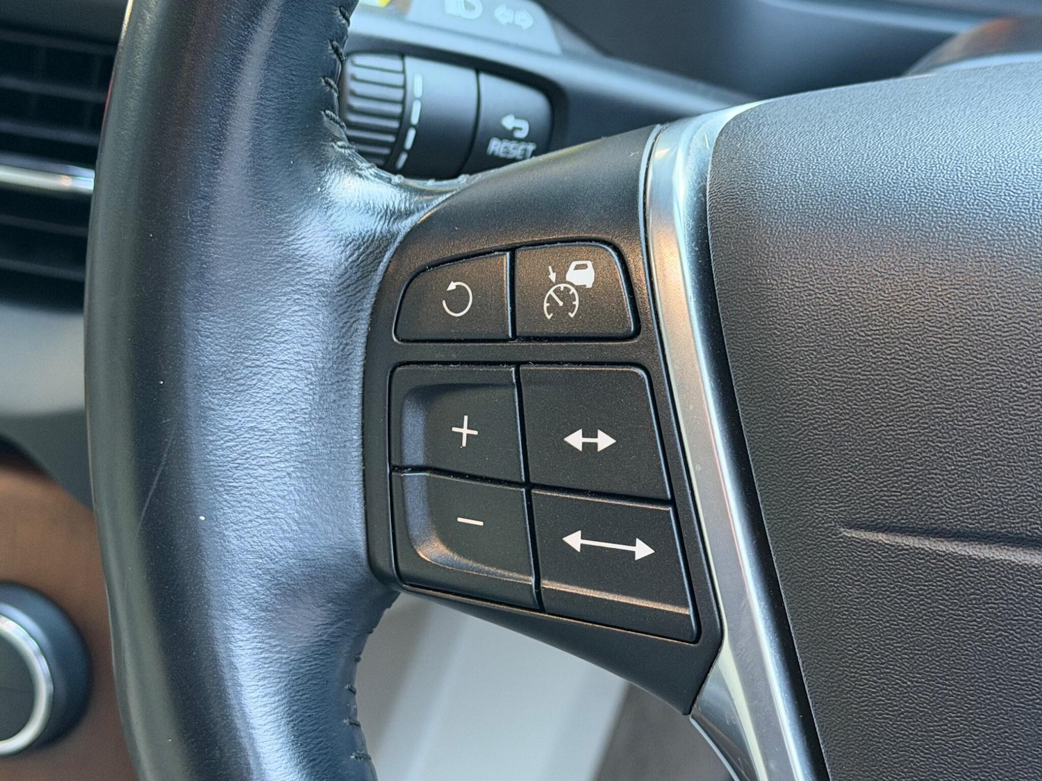 Used Volvo V40 for sale - 77315455: Photo 30