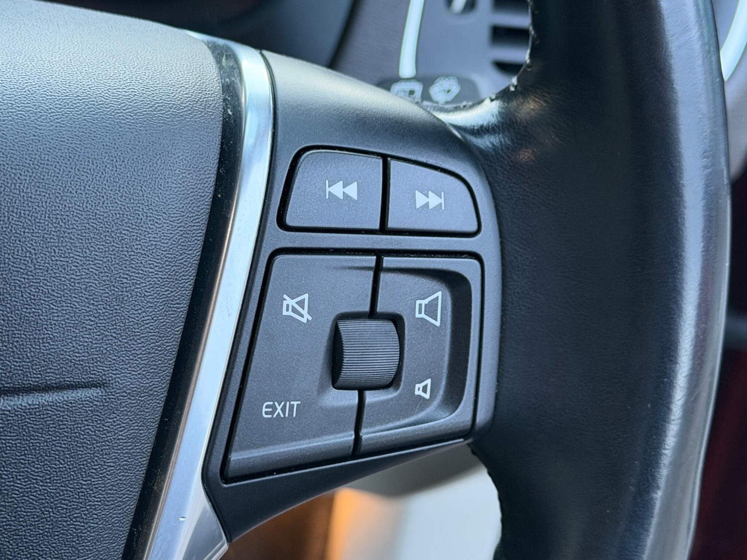 Used Volvo V40 for sale - 77315455: Photo 31