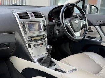 Used Toyota Avensis 2013 for sale - 78275555: Photo