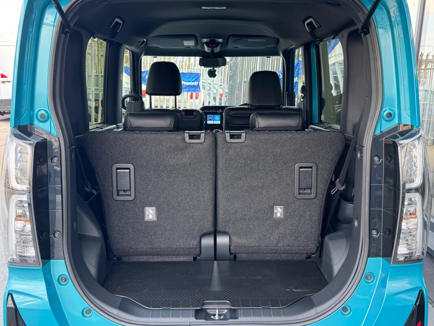 Used Daihatsu Tanto for sale - 77496290: Photo 33