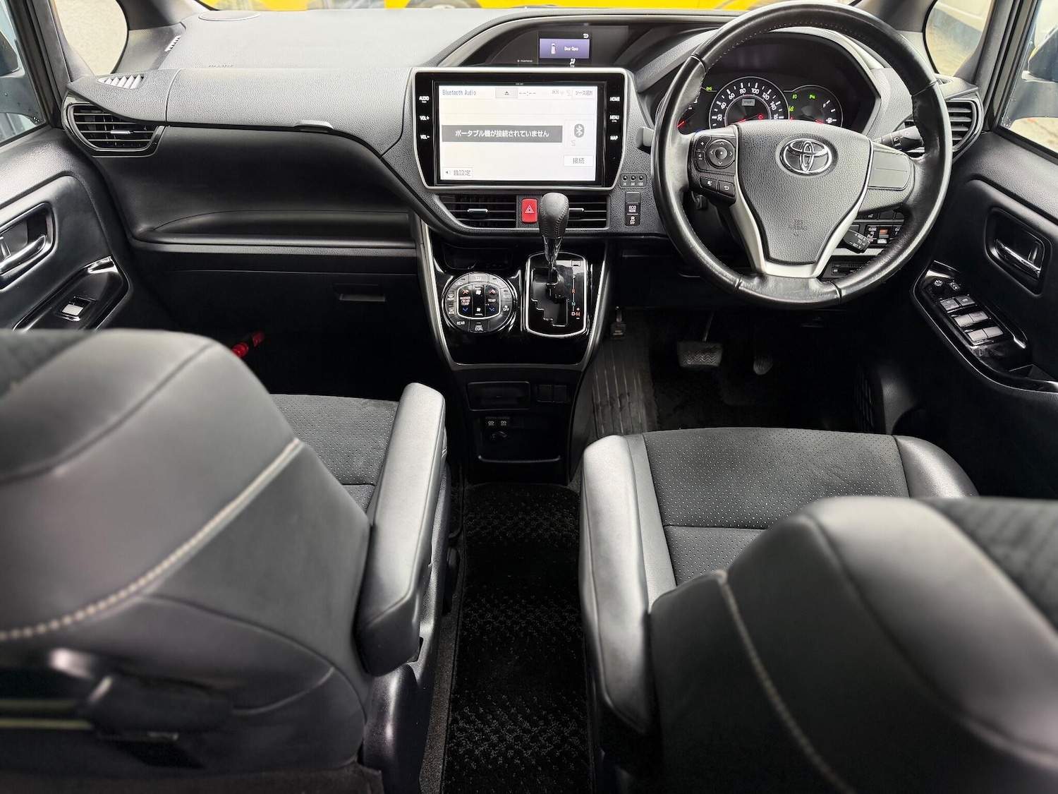 Used Toyota Voxy for sale - 77103571: Photo 12