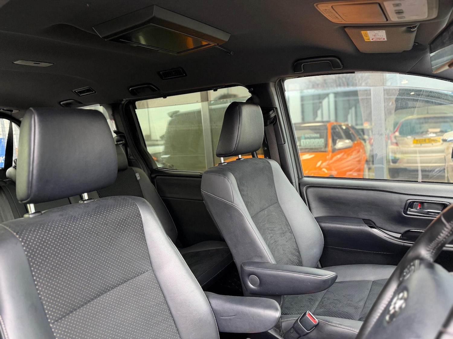 Used Toyota Voxy for sale - 77103571: Photo 14