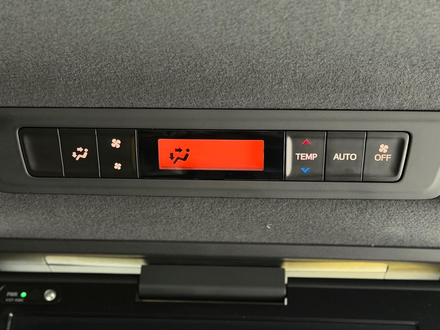 Used Toyota Voxy for sale - 77103571: Photo 20