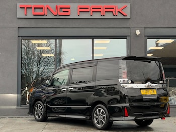 Used Toyota Voxy 2020 for sale - 77103571: Photo