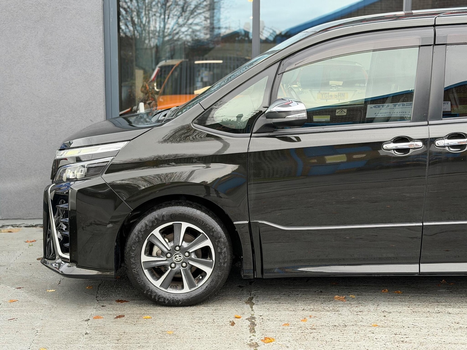 Used Toyota Voxy for sale - 77103571: Photo 9