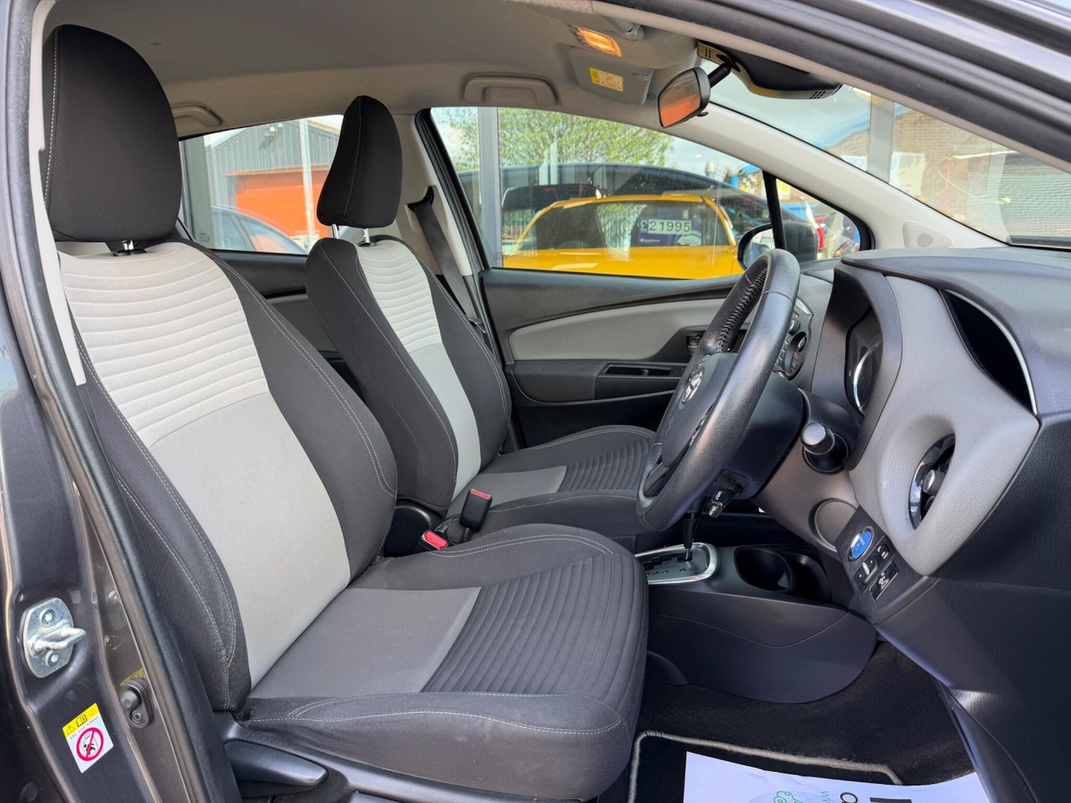 Used Toyota Yaris 2017 for sale - 78205106: Photo 19