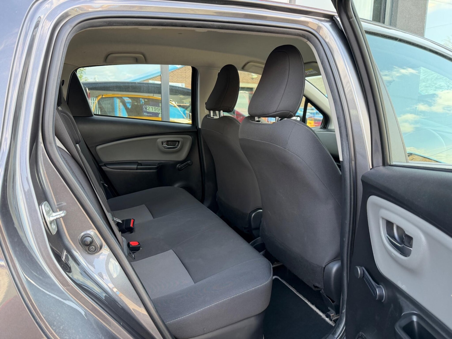 Used Toyota Yaris 2017 for sale - 78205106: Photo 31