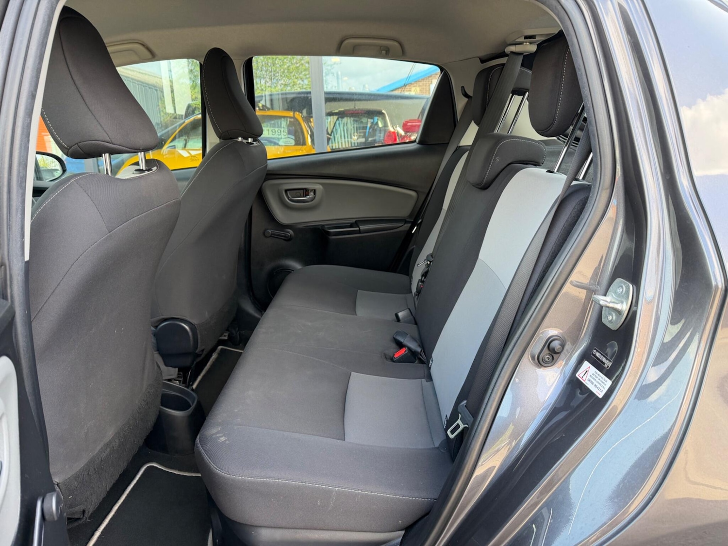 Used Toyota Yaris 2017 for sale - 78205106: Photo 32