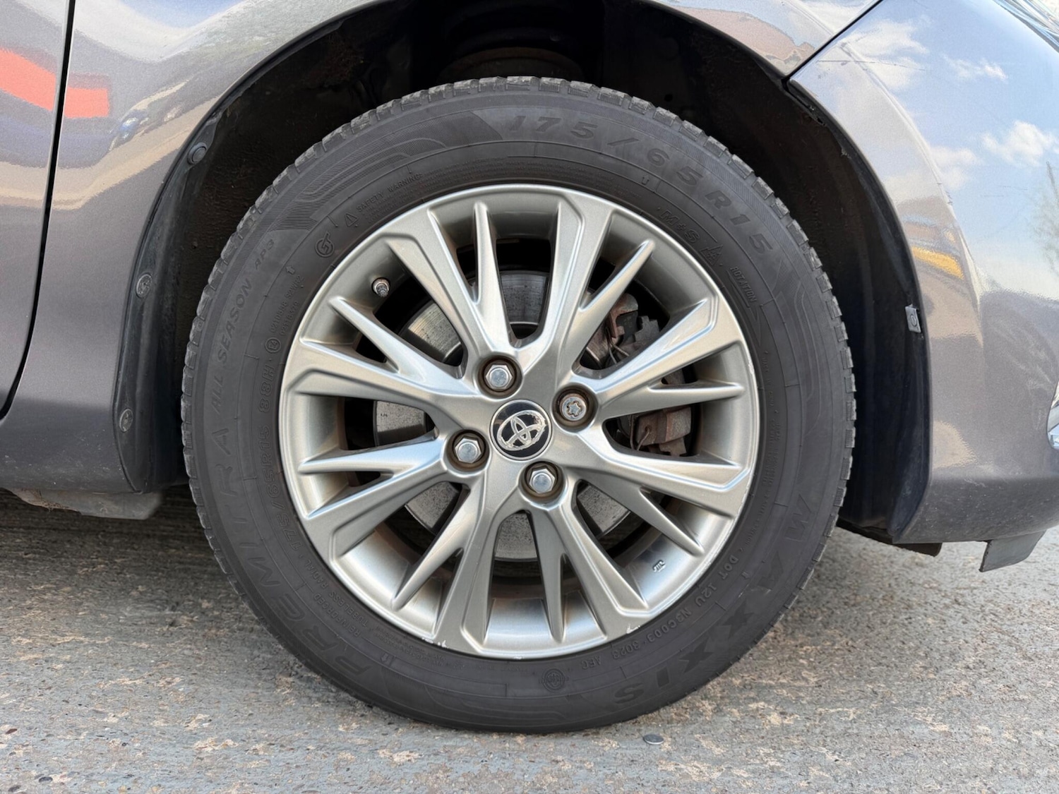 Used Toyota Yaris 2017 for sale - 78205106: Photo 39