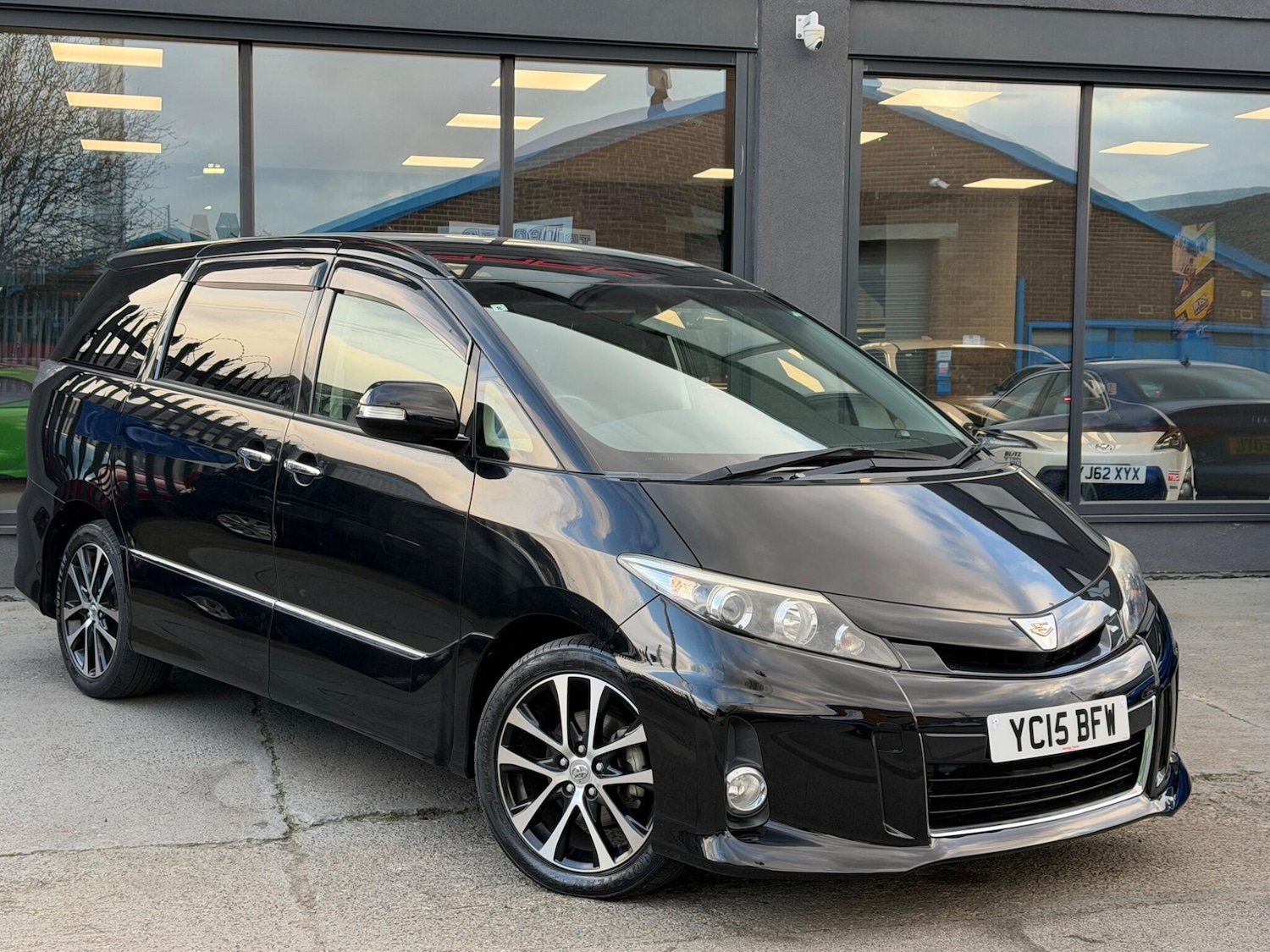 Used Toyota Estima for sale - 78127892: Photo 2