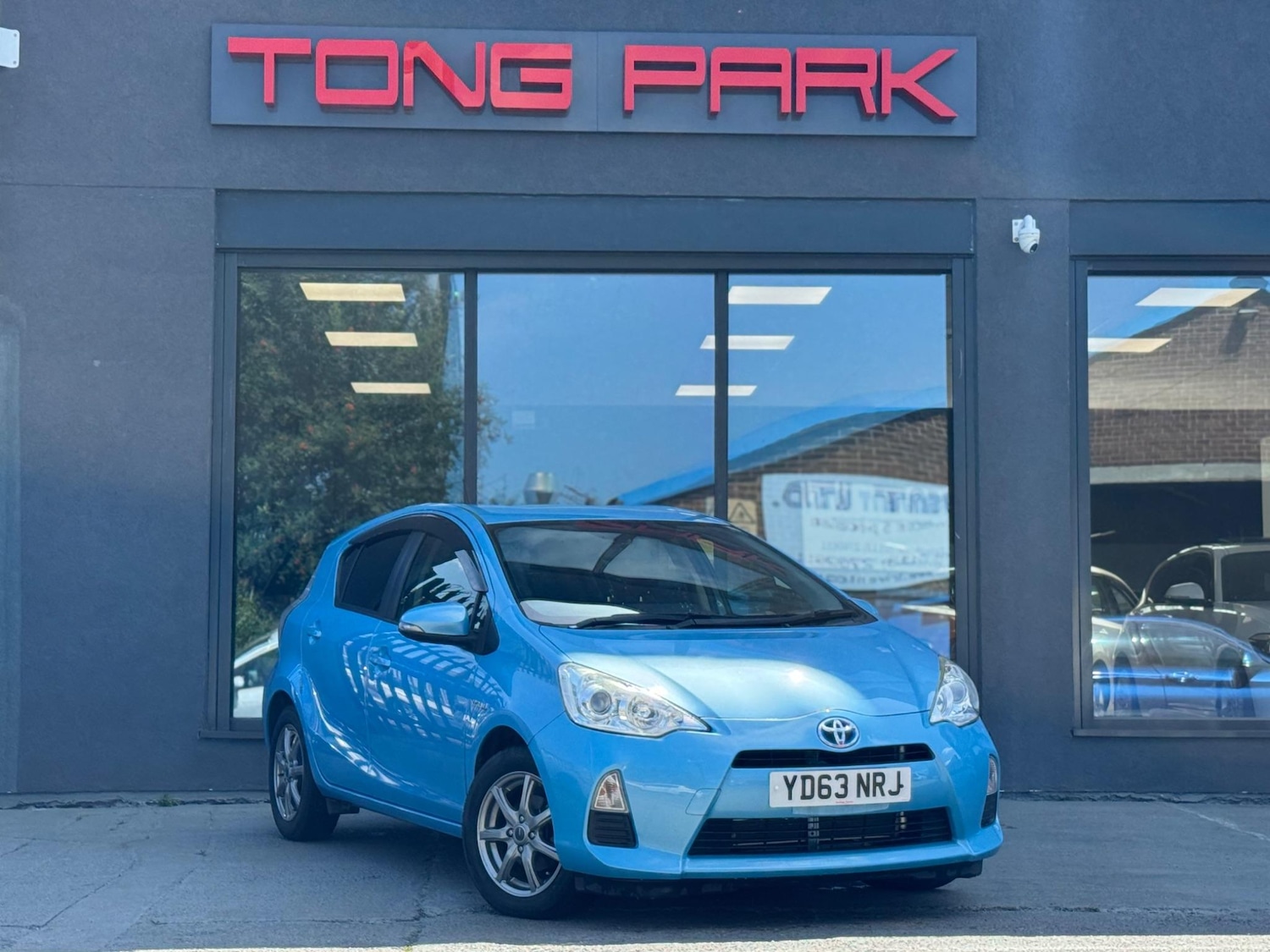 Used Toyota Aqua 2025 for sale - 77103673: Photo 1