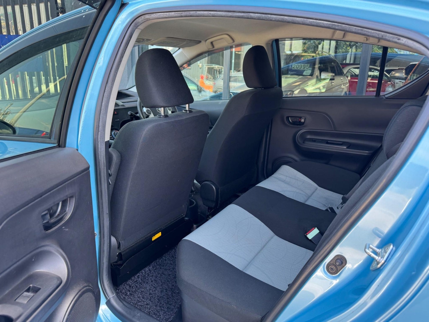 Used Toyota Aqua 2025 for sale - 77103673: Photo 28