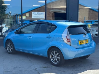 Used Toyota Aqua 2014 for sale - 77103673: Photo