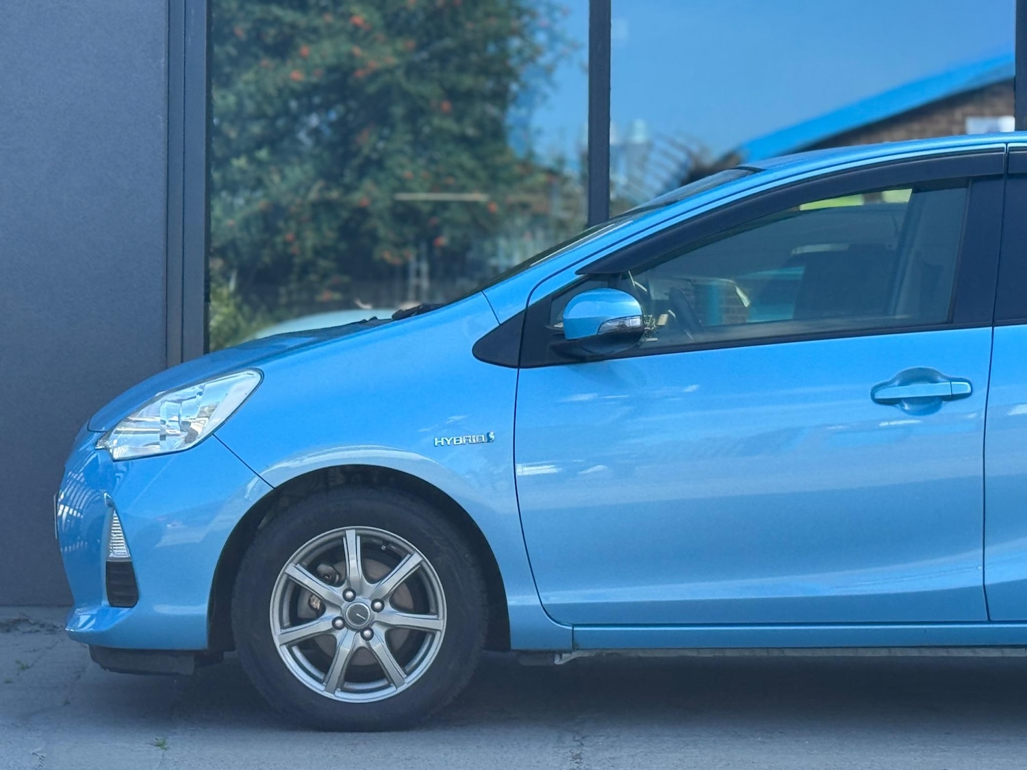 Used Toyota Aqua 2025 for sale - 77103673: Photo 8