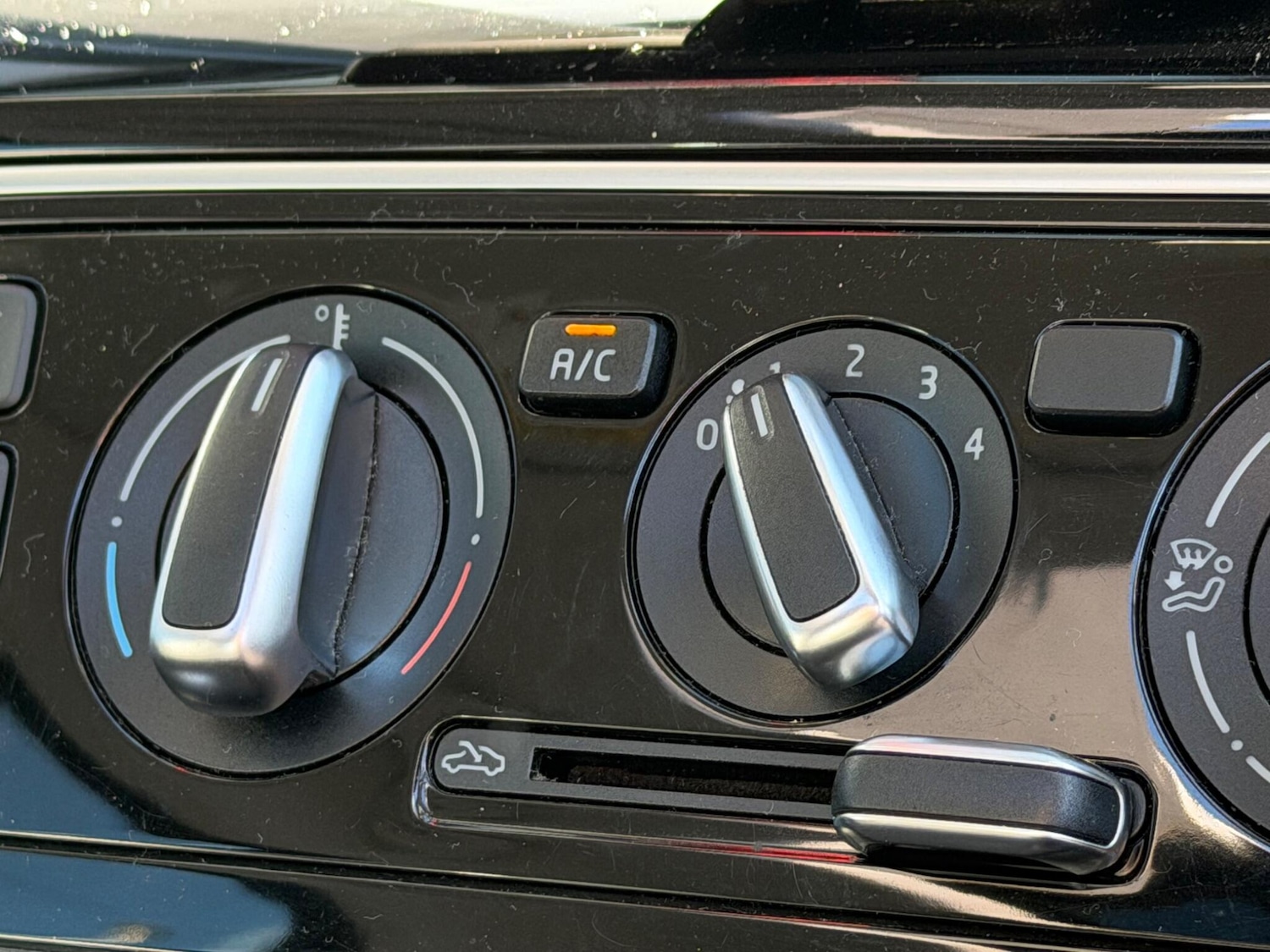 Used Volkswagen up! for sale - 78007759: Photo 24