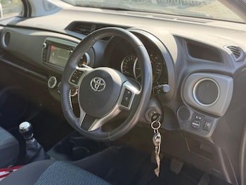 Used Toyota Yaris 2012 for sale - 78404400: Photo