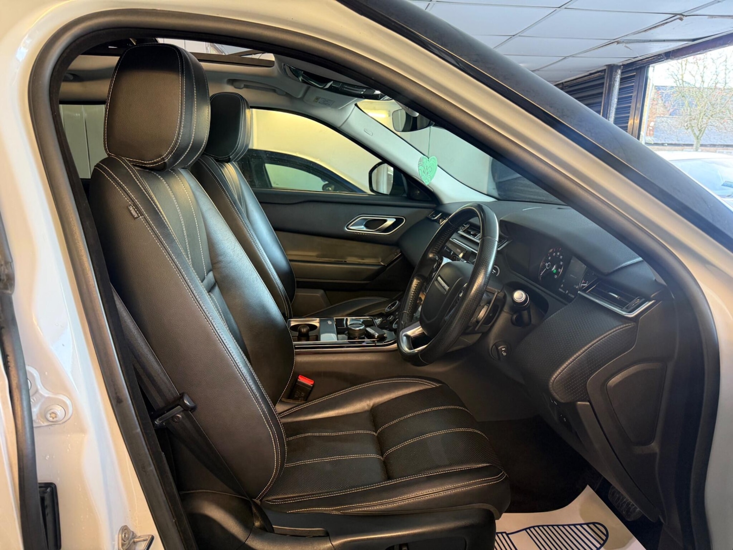 Used Land Rover Range Rover Velar 2017 for sale - 77143649: Photo 11