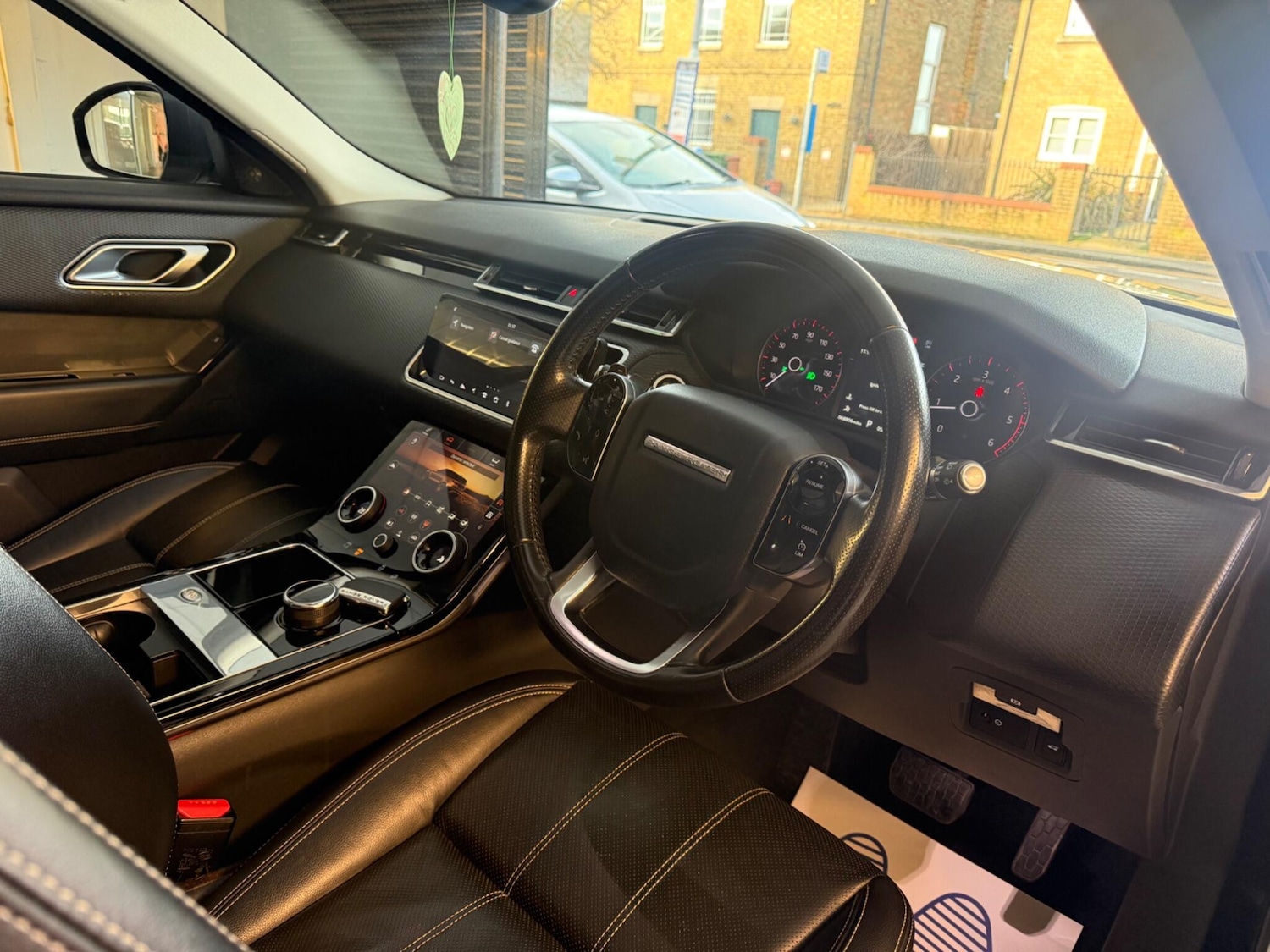 Used Land Rover Range Rover Velar 2017 for sale - 77143649: Photo 13