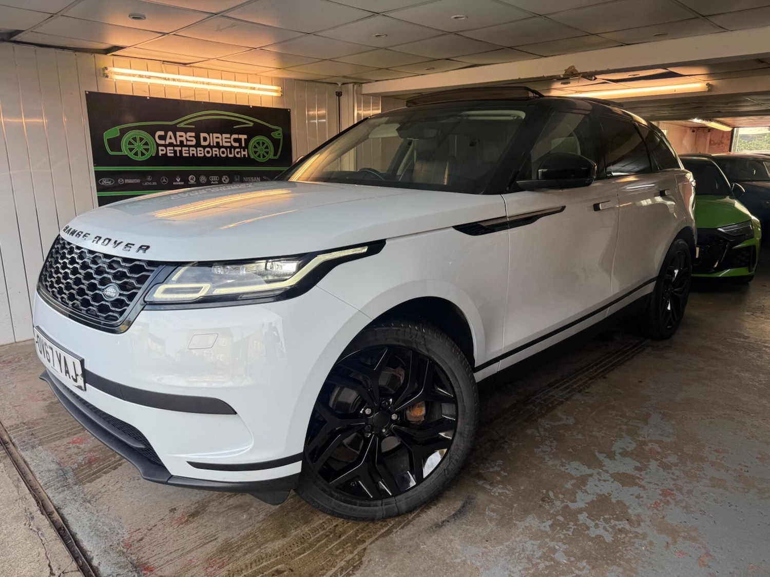 Used Land Rover Range Rover Velar 2017 for sale - 77143649: Photo 2