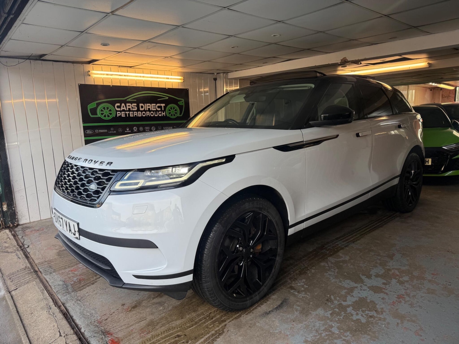 Used Land Rover Range Rover Velar 2017 for sale - 77143649: Photo 4