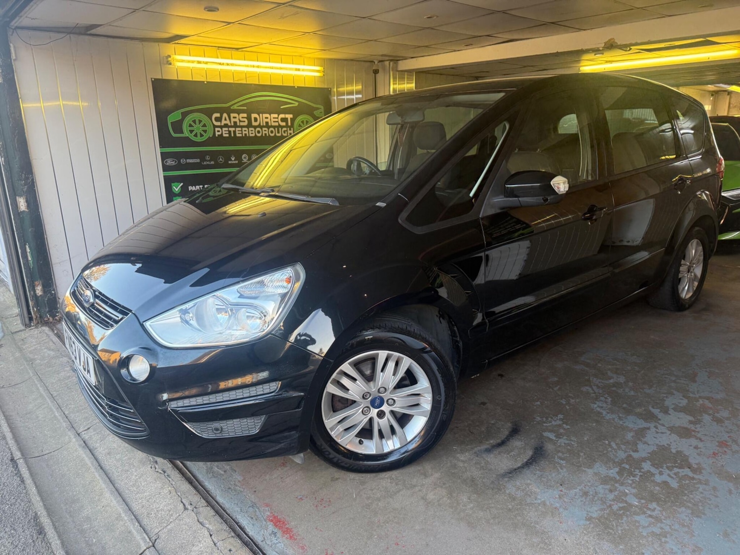Used Ford S-Max 2013 for sale - 76633308: Photo 2