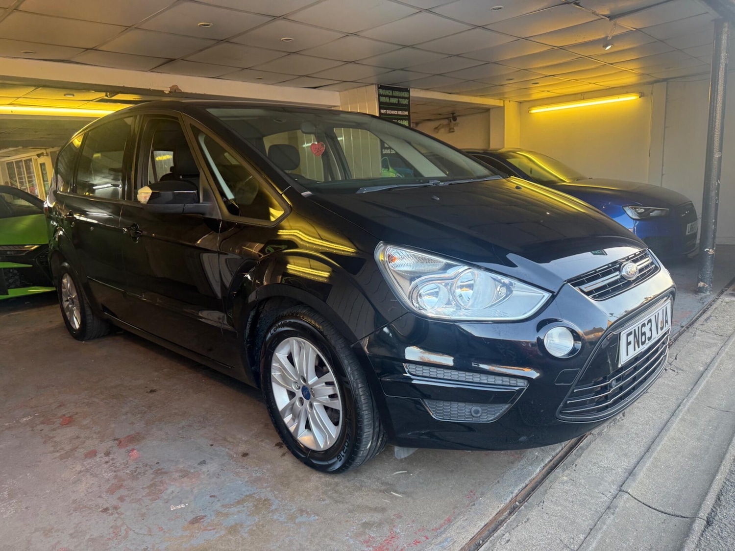 Used Ford S-Max 2013 for sale - 76633308: Photo 3
