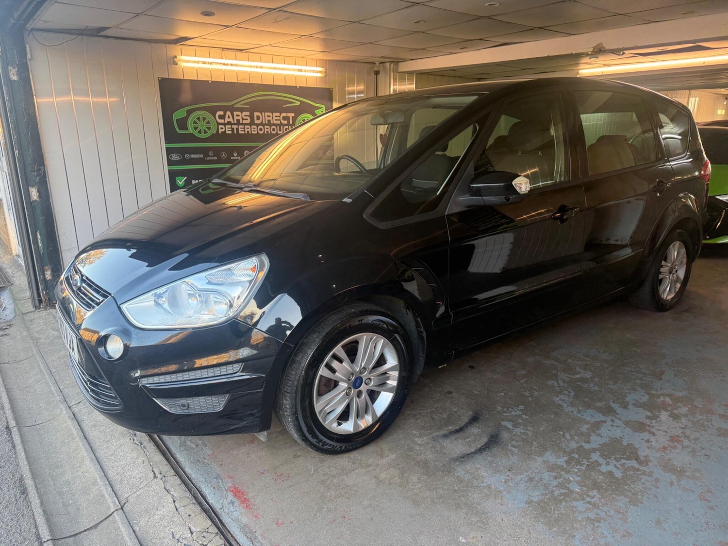 Used Ford S-Max 2013 for sale - 76633308: Photo 4