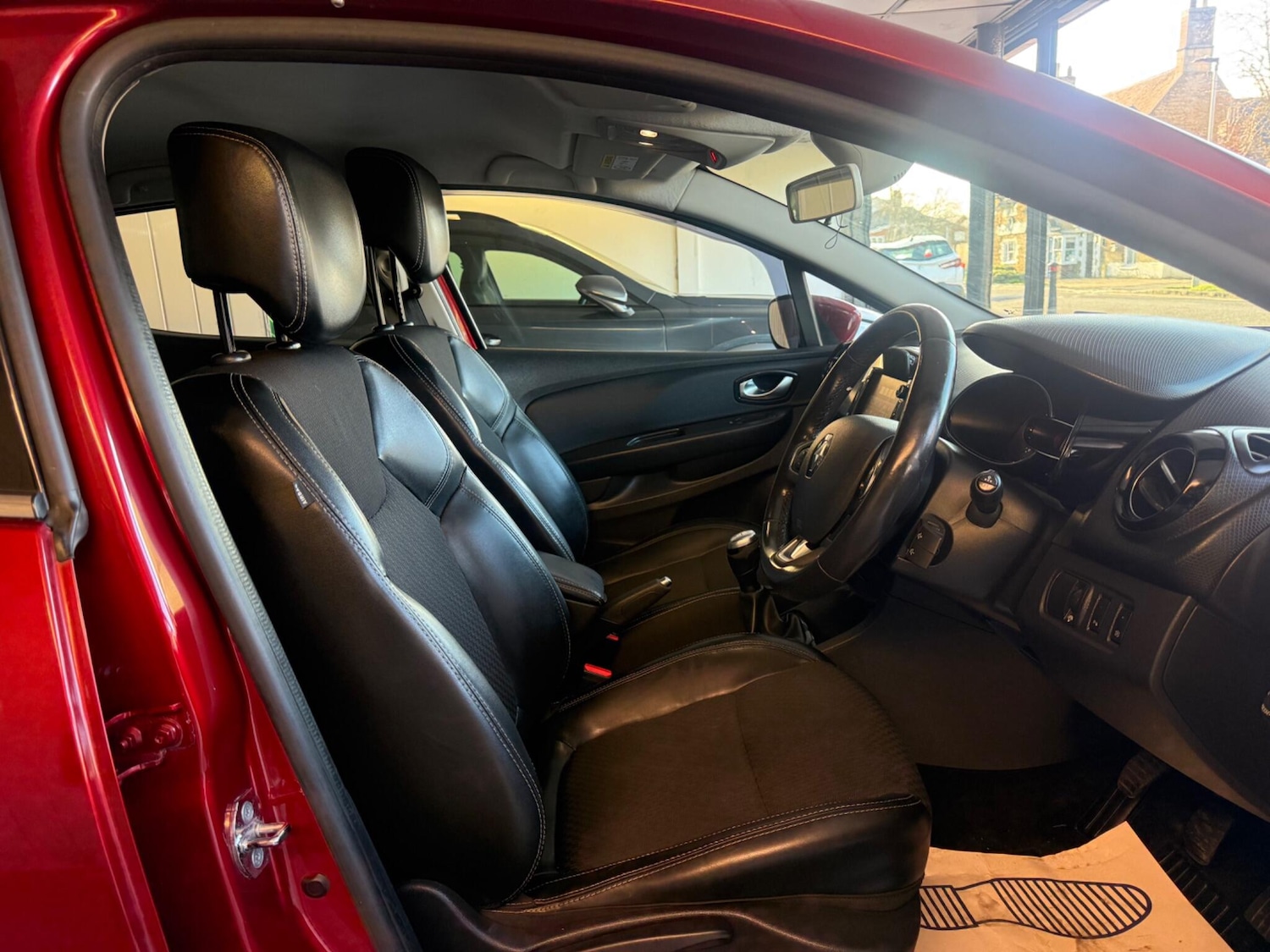 Used Renault Clio 2016 for sale - 77838578: Photo 9