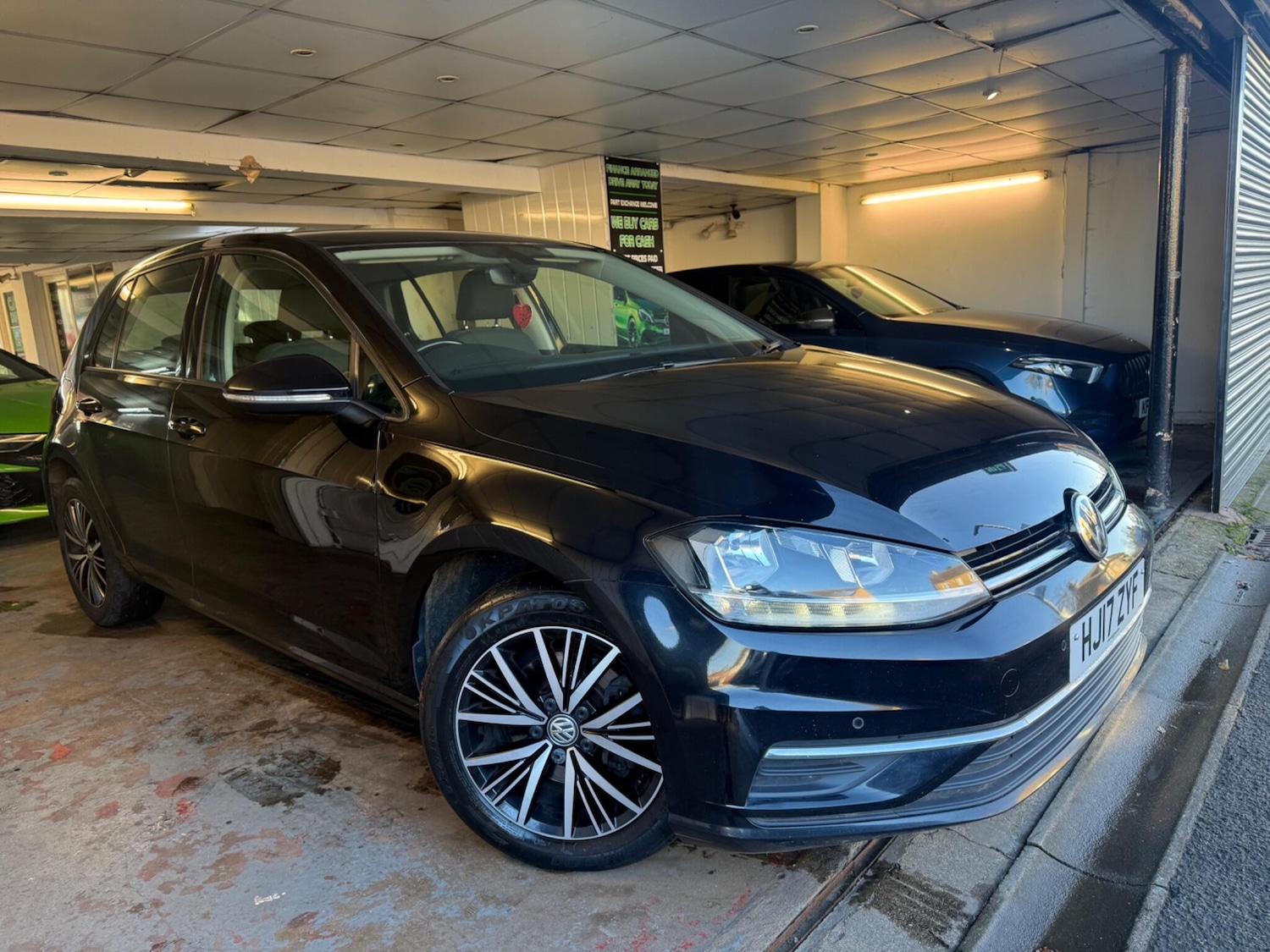 Used Volkswagen Golf 2017 for sale - 76780843: Photo 1