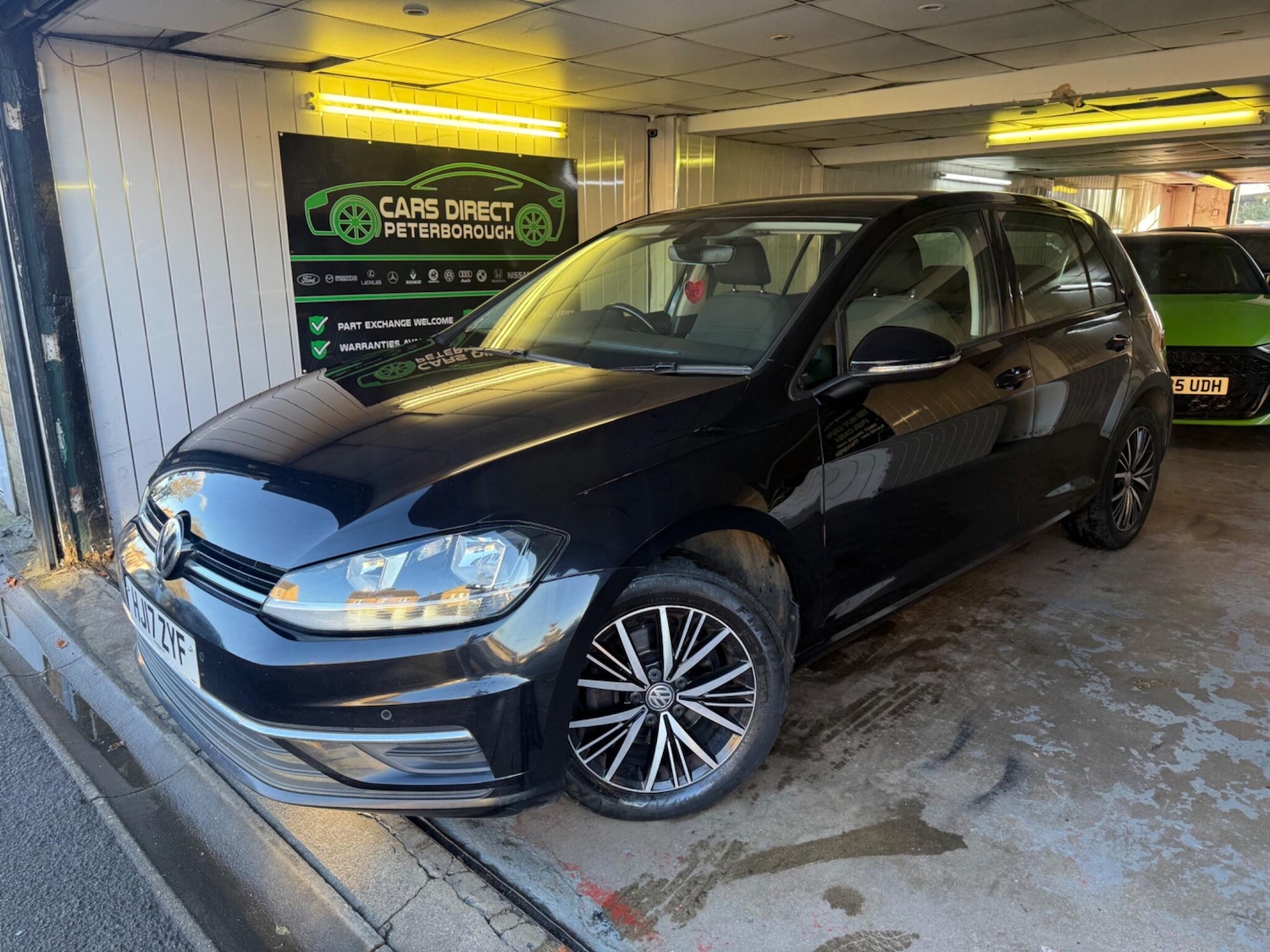 Used Volkswagen Golf 2017 for sale - 76780843: Photo 2