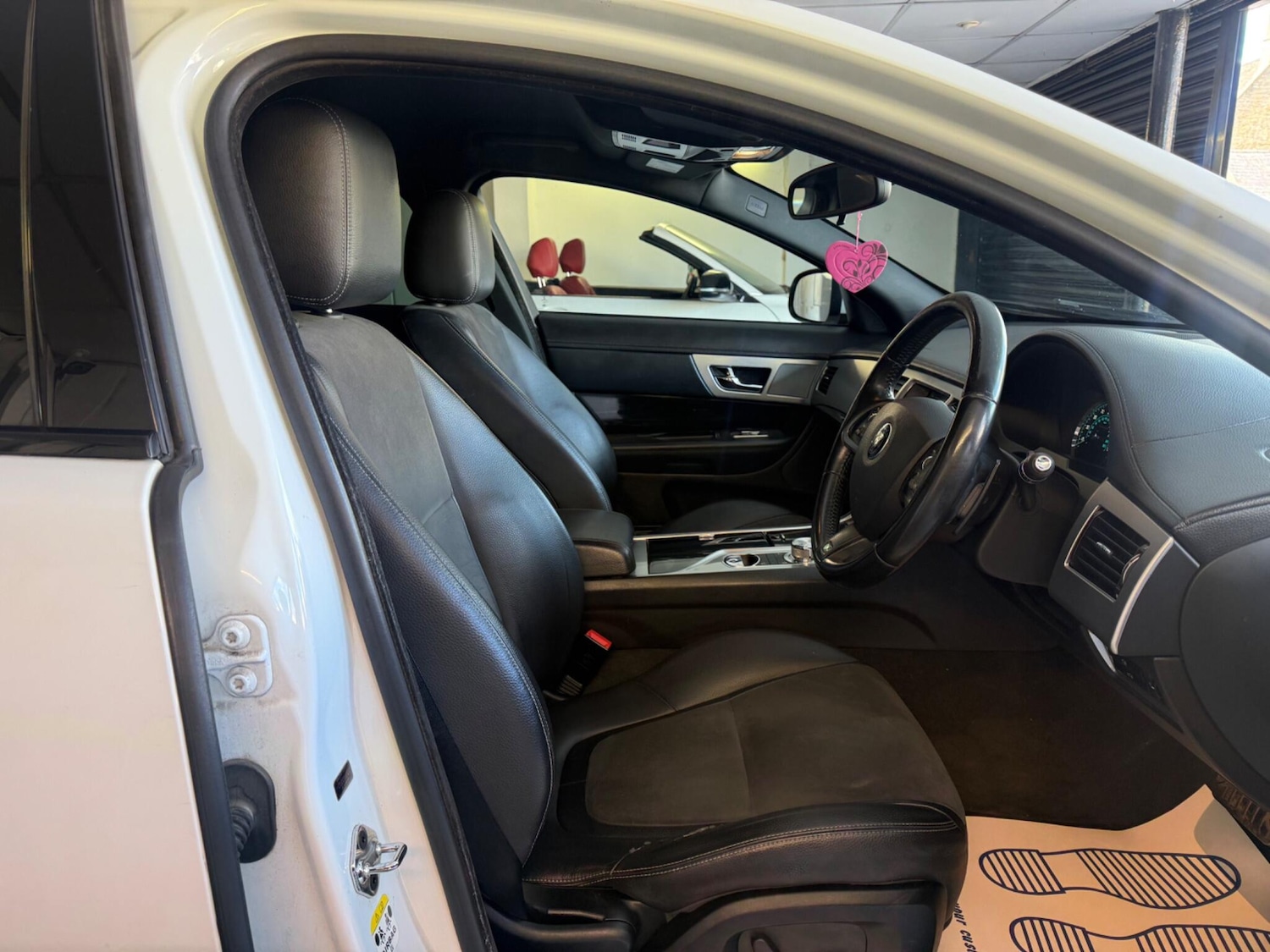 Used Jaguar XF 2013 for sale - 78141360: Photo 9