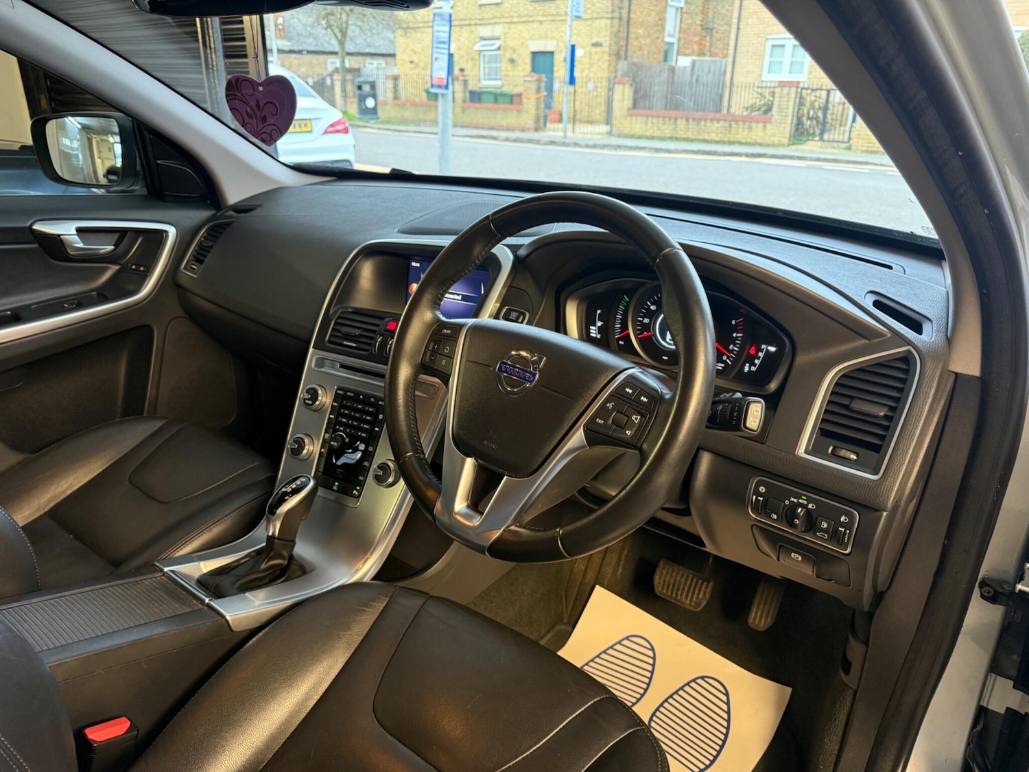 Used Volvo XC60 2017 for sale - 77646917: Photo 11