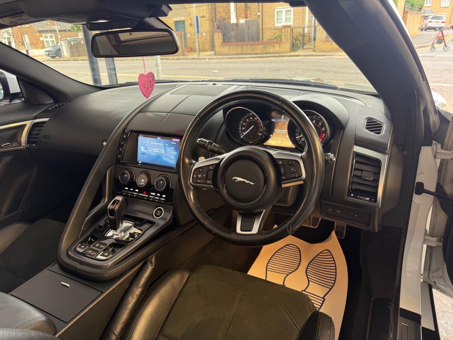 Used Jaguar F-Type 2017 for sale - 76989273: Photo 15