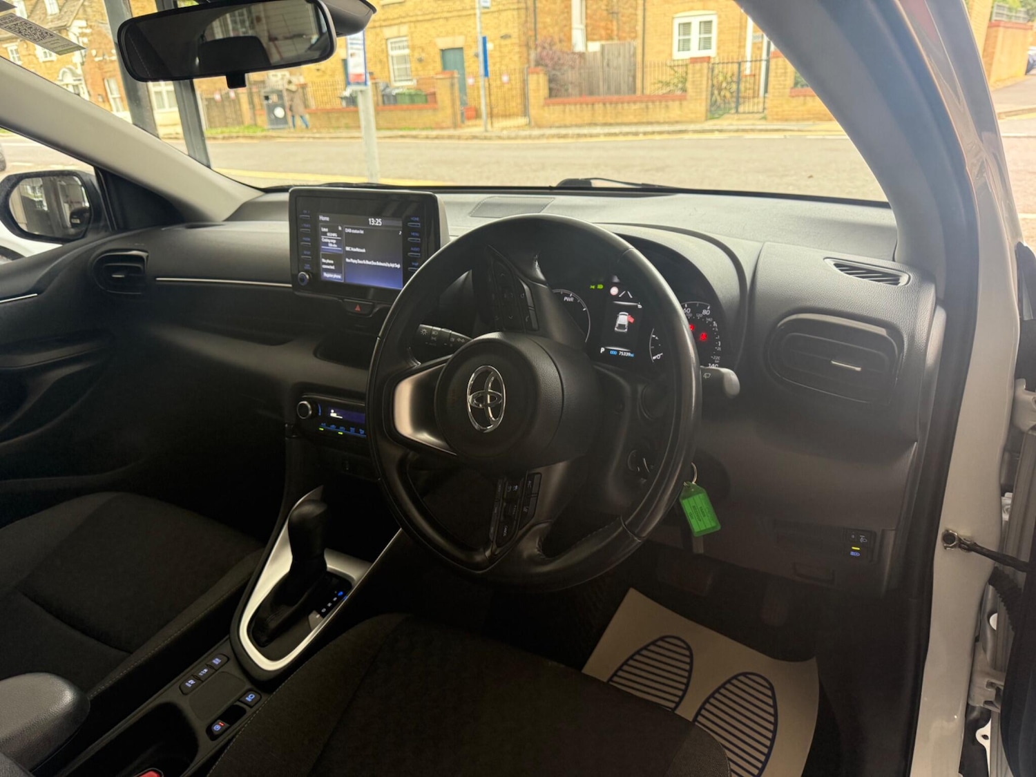 Used Toyota Yaris 2022 for sale - 76995350: Photo 11