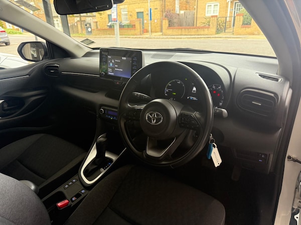 Used Toyota Yaris 2022 for sale - 76283261: Photo 11