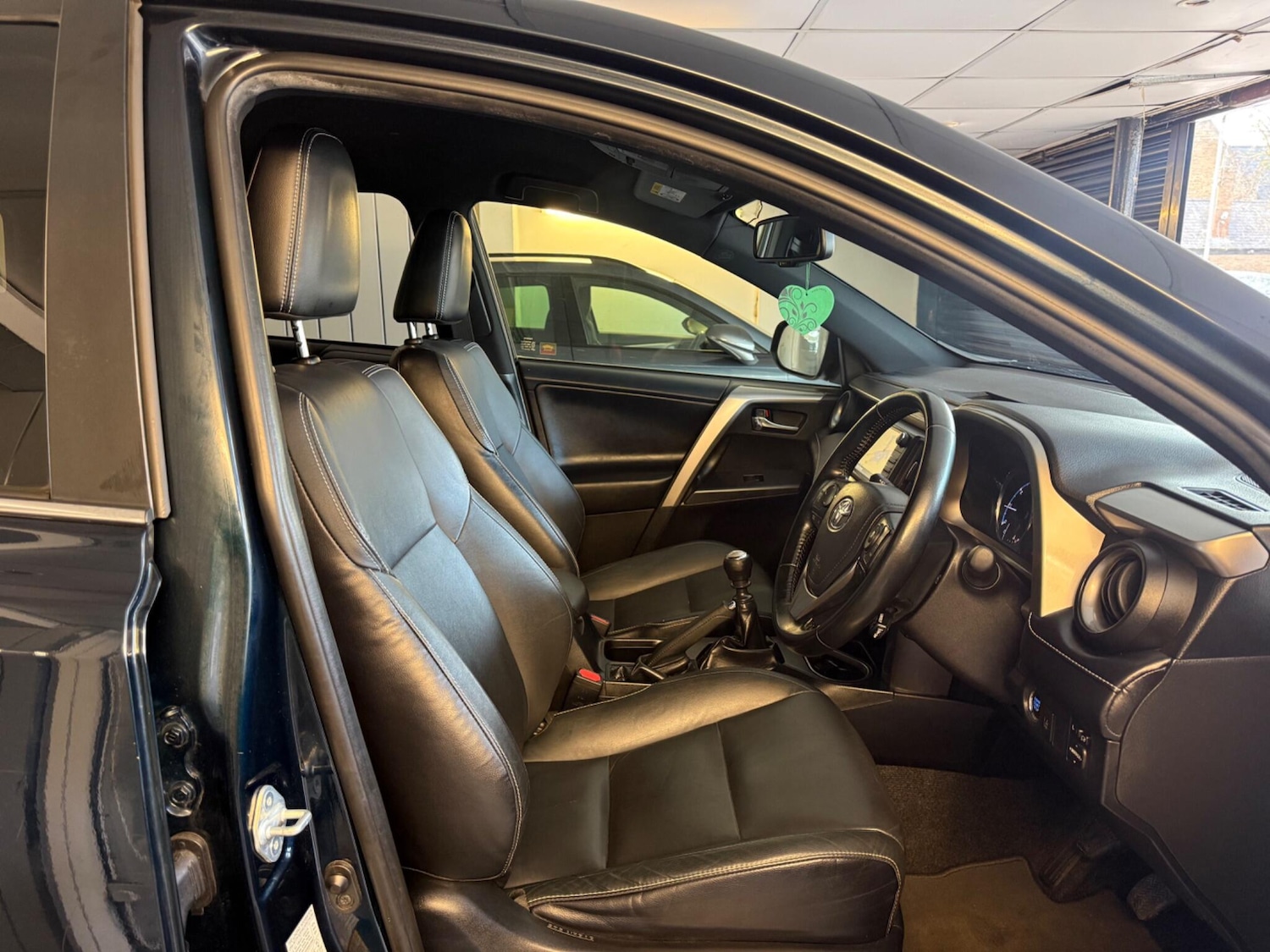 Used Toyota RAV4 for sale - 77808888: Photo 9