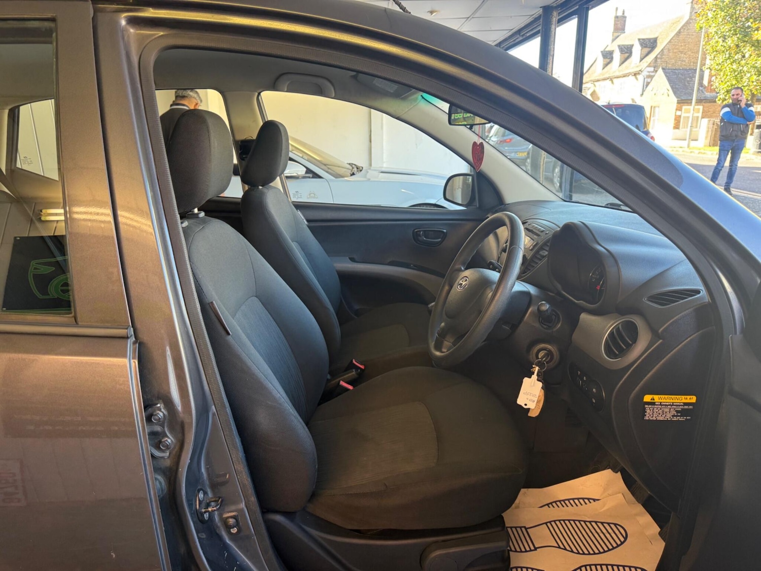 Used Hyundai i10 2011 for sale - 76189508: Photo 8