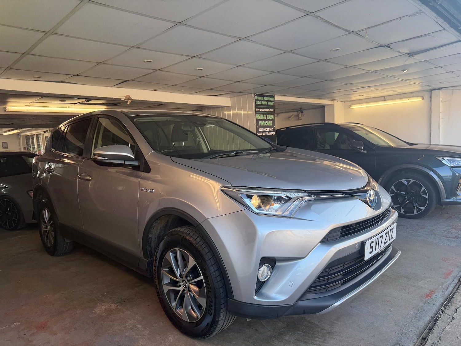 Used Toyota RAV4 2017 for sale - 77769099: Photo 3