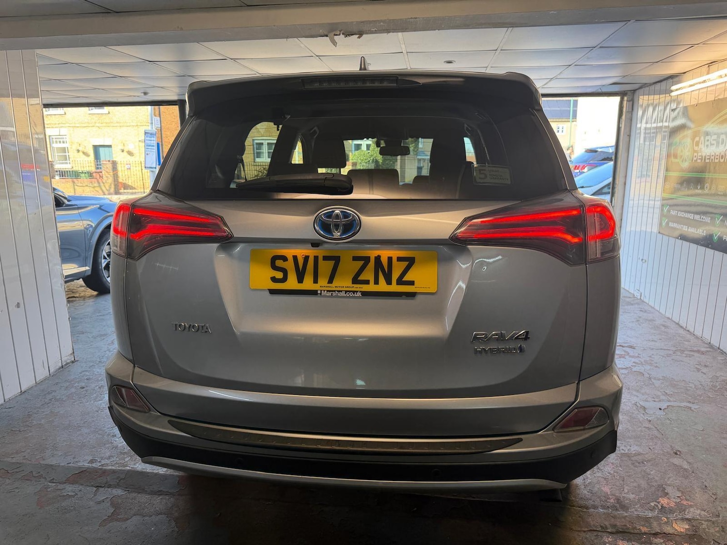 Used Toyota RAV4 2017 for sale - 77769099: Photo 8