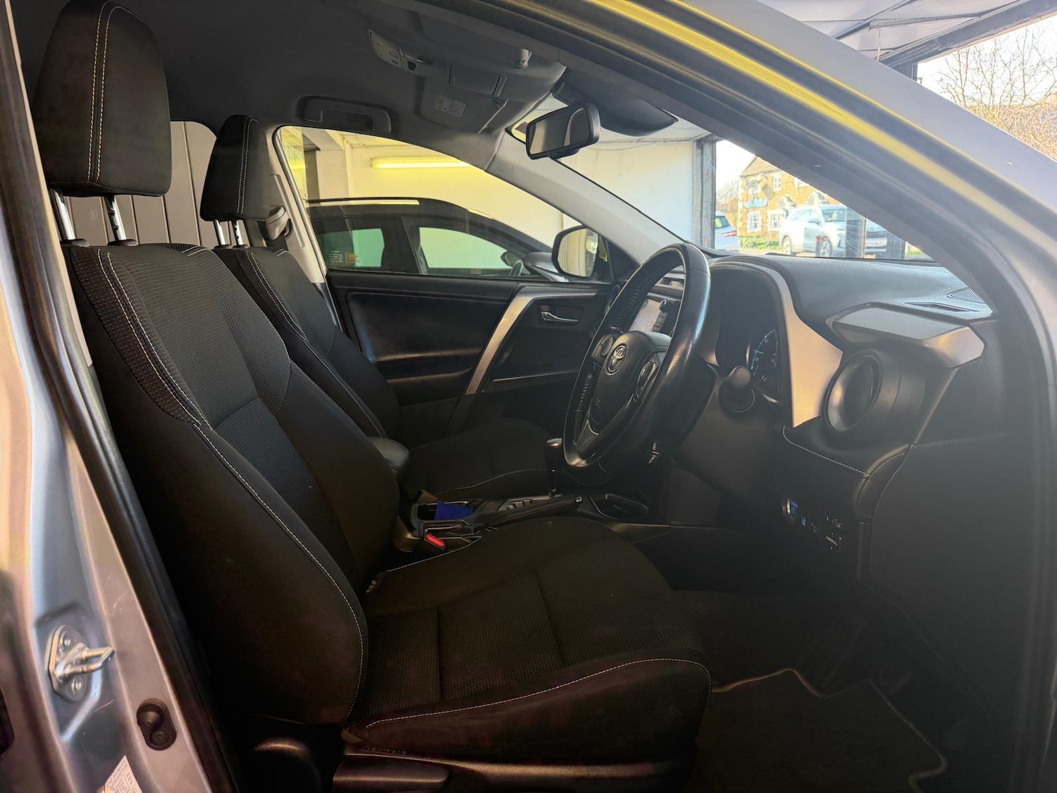 Used Toyota RAV4 2017 for sale - 77769099: Photo 9